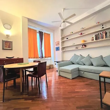 Red Corner In Brera Apartment *